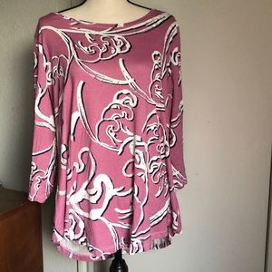 NWTNew Mauve geometric design blouse new comfy